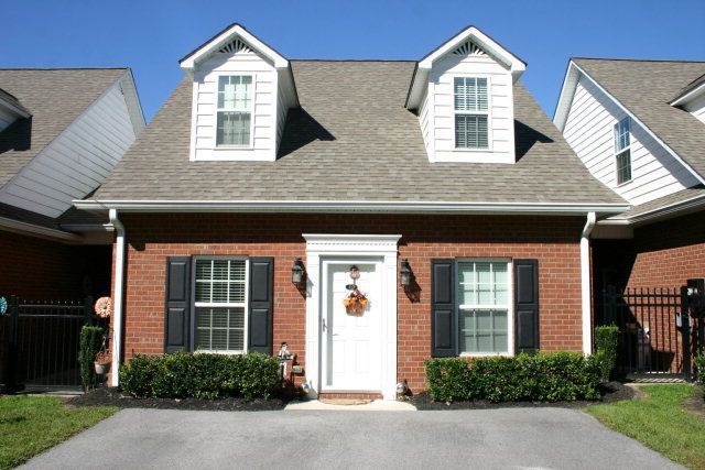 Primary Photo - 883 Magnolia Ct
