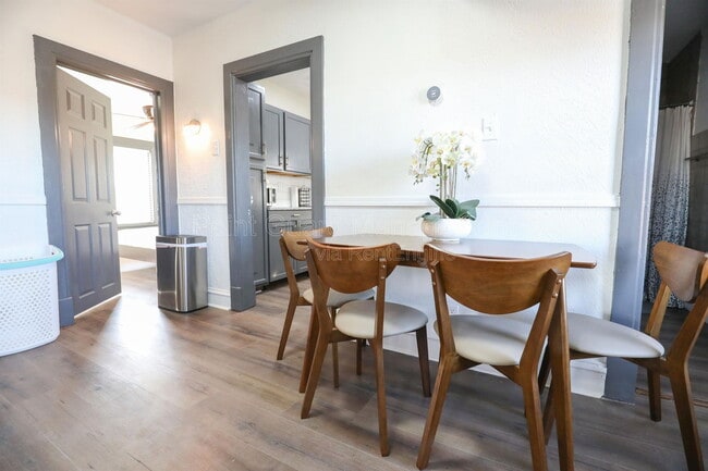 Building Photo - 3004 Marcy St