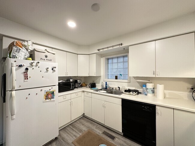 Foto del edificio - 1827 N Marshfield Ave