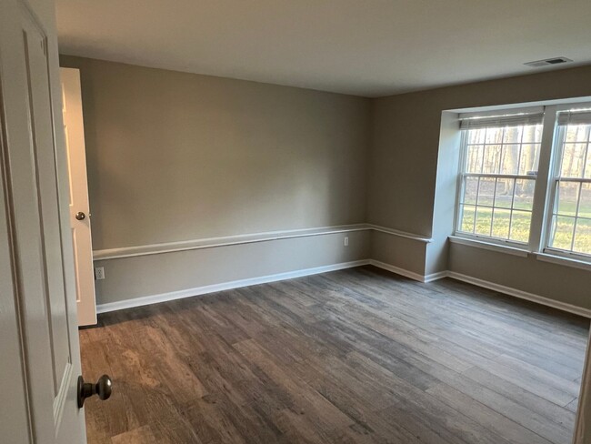 Building Photo - 2 Bedroom Condo near UNCC