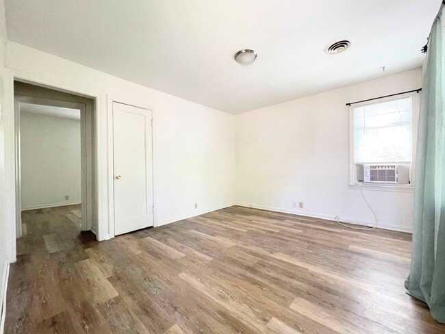 Building Photo - Cozy 1 bedroom home