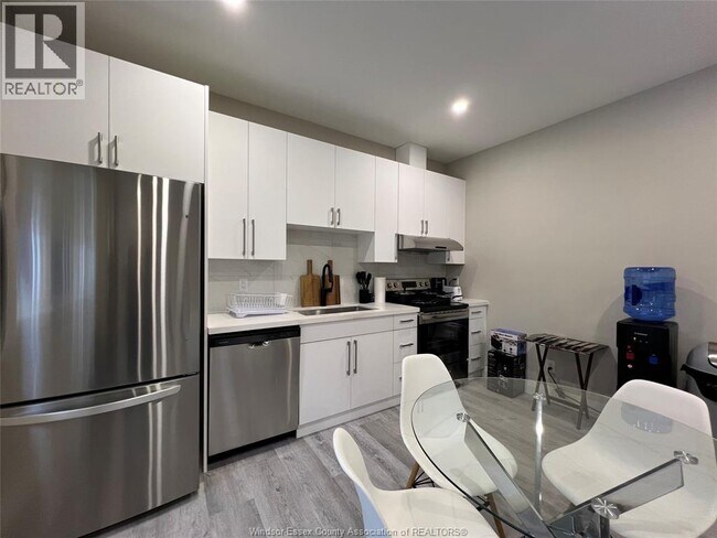 Photo du bâtiment - 917 McKay Ave