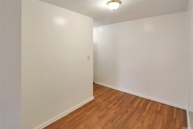 Building Photo - 41-25 Kissena Blvd
