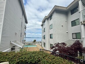Building Photo - 2104 Alki Ave SW