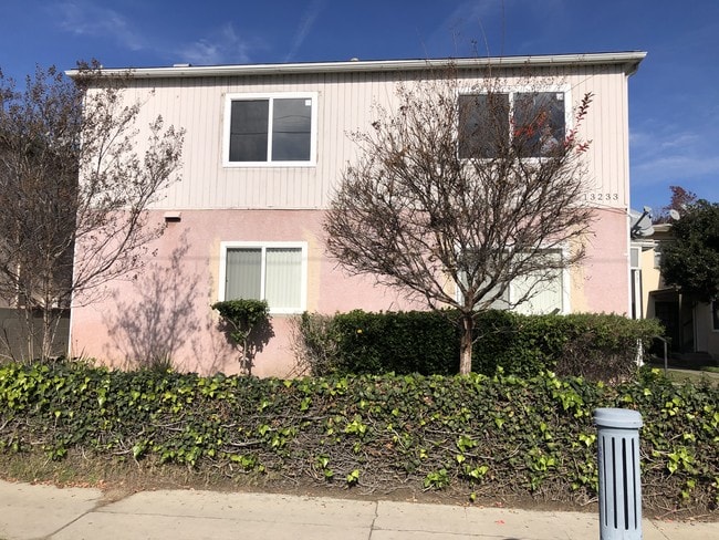 Building Photo - 13233 Oxnard St
