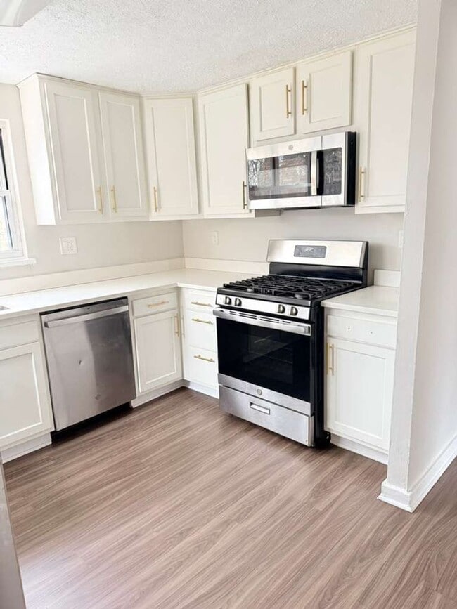 Building Photo - Newly Renovated 3BD 1BA house in Penn Hills!