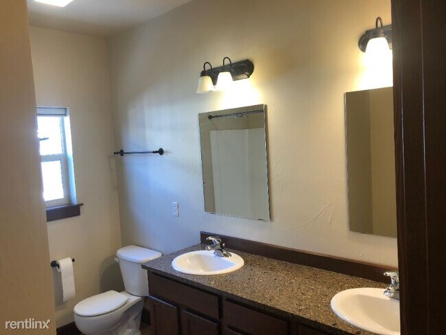 Building Photo - 1123 Forest Glen Dr