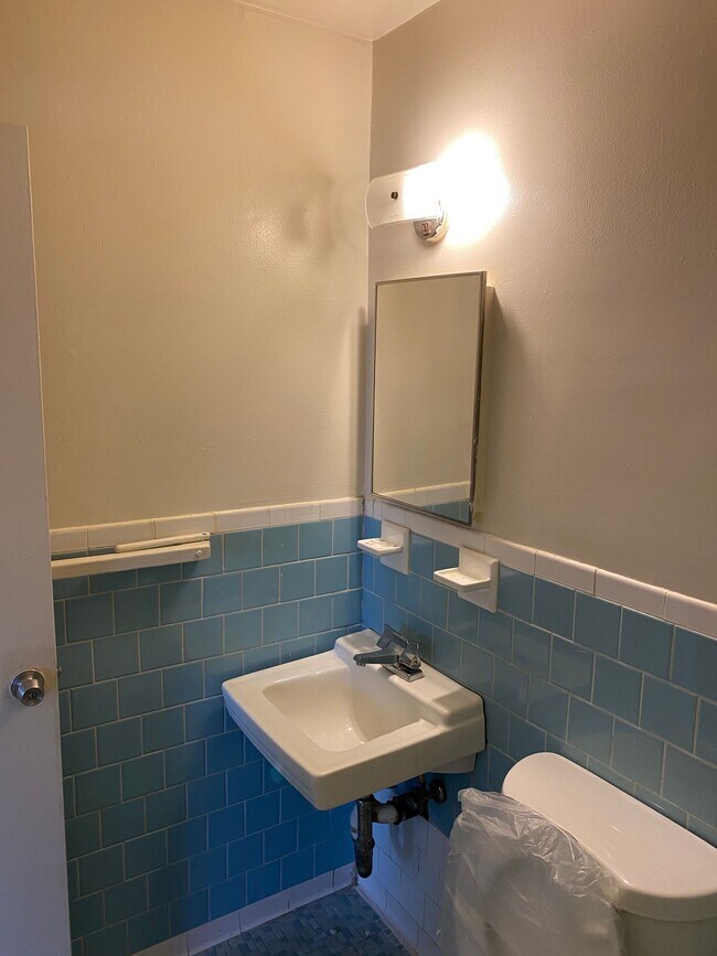 Foto del edificio - 2436 Irving St SE
