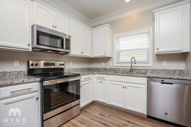 Building Photo - 2233 Dale View Dr