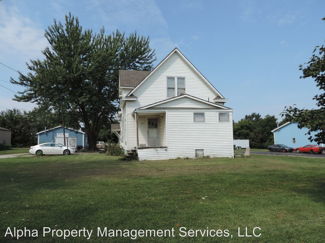 1414 S Maguire St, Warrensburg, MO 64093