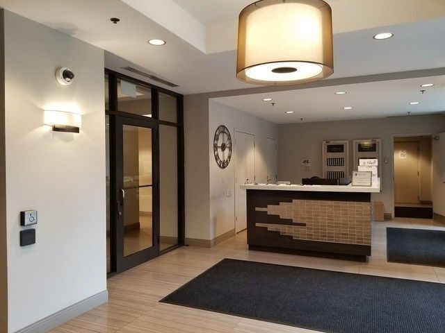 Foto del edificio - 330 N Jefferson St