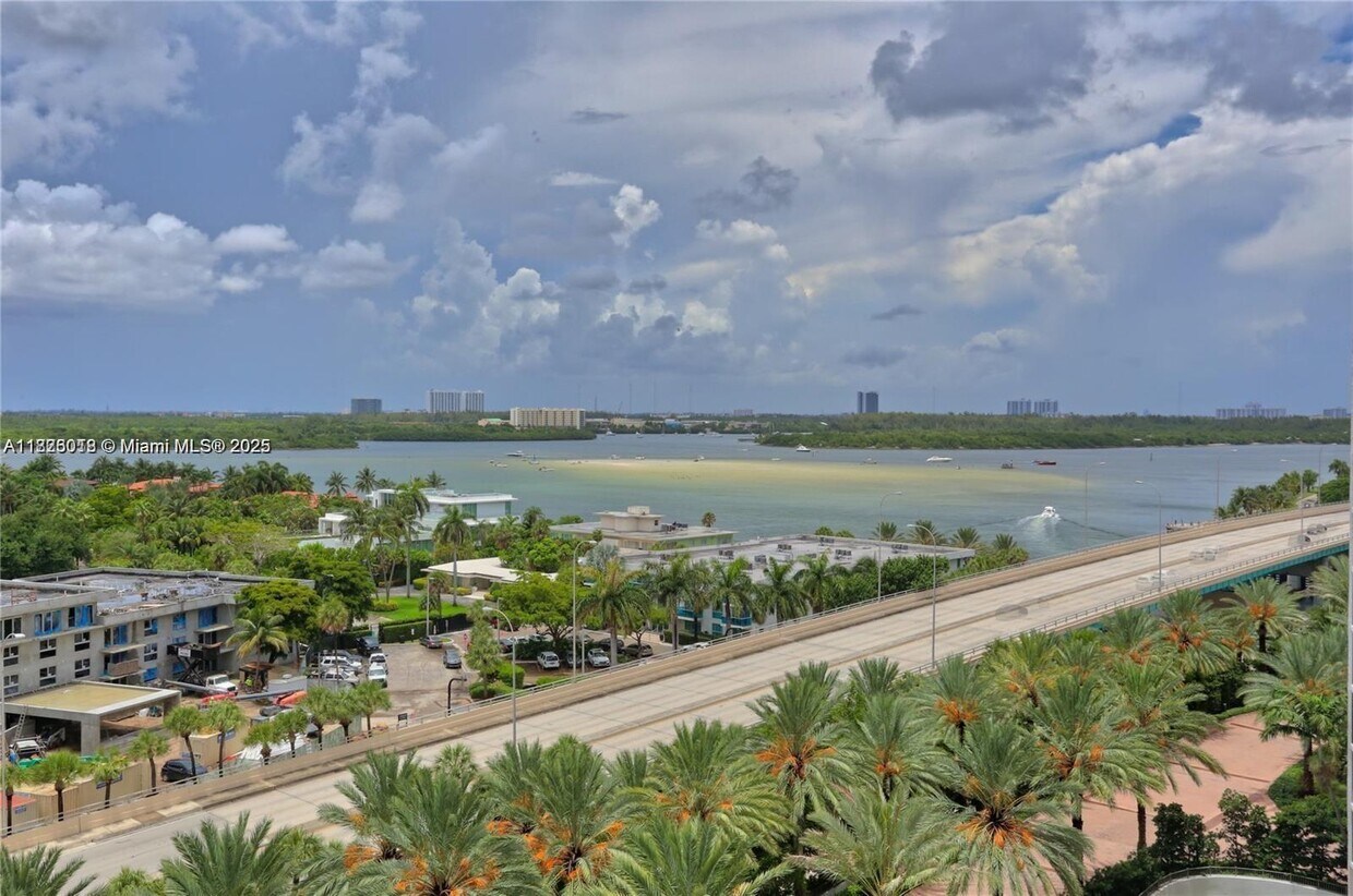 Primary Photo - 10275 Collins Ave