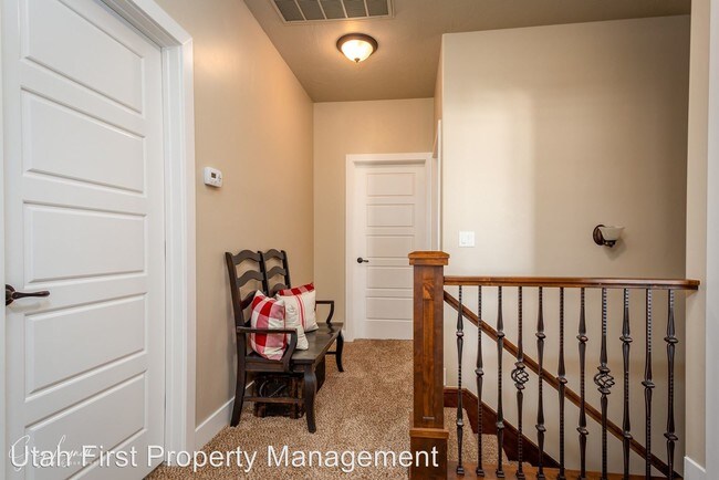 Foto del edificio - 4 br, 3.5 bath House - 2751 E Auburn Drive