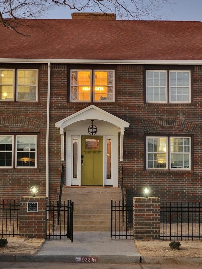 Building Photo - 922 Maple Ave