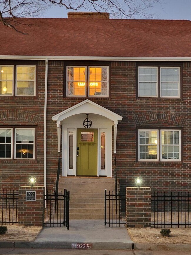 Foto del edificio - 922 Maple Ave