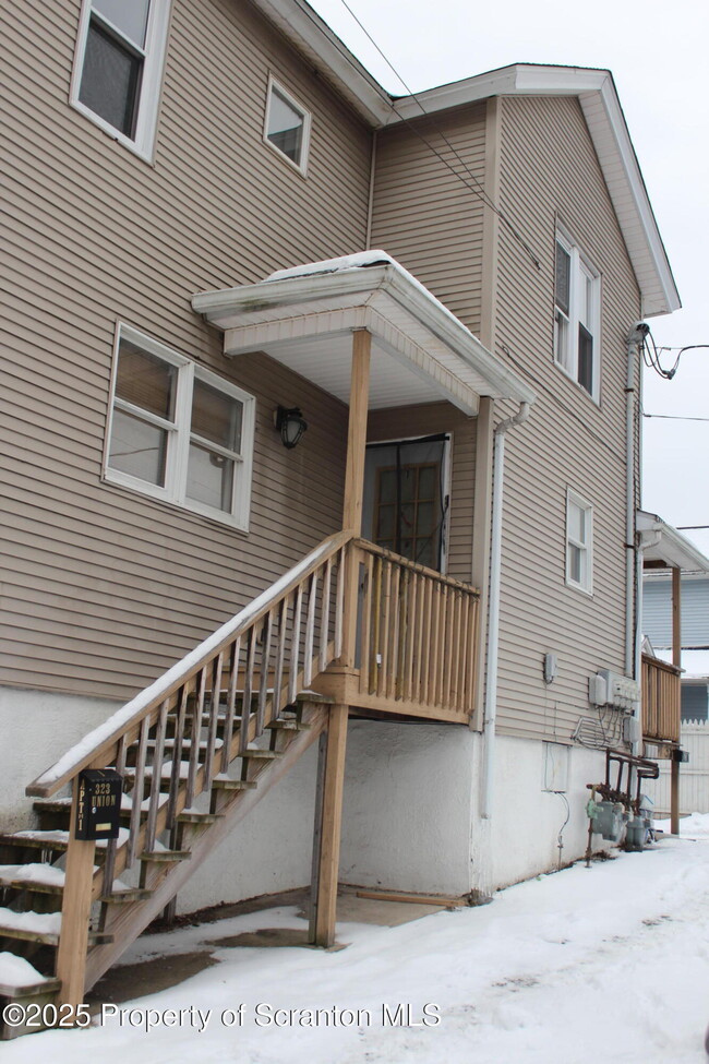 Building Photo - 323 Union St