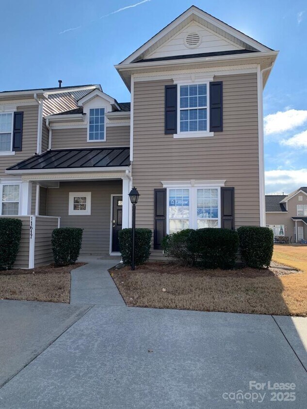 Foto principal - 11617 Lioness St