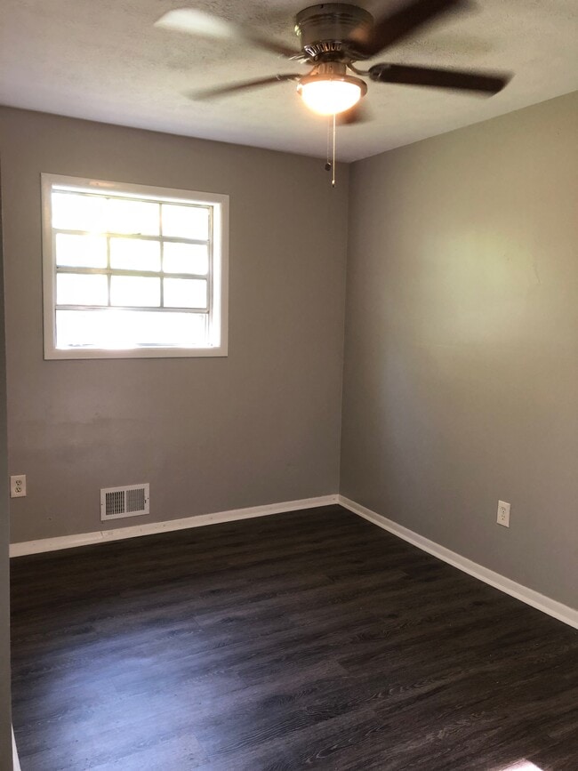Foto del edificio - 2413 Sherwood Place