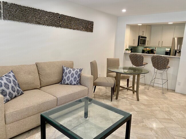 Building Photo - 304 Por La Mar Cir