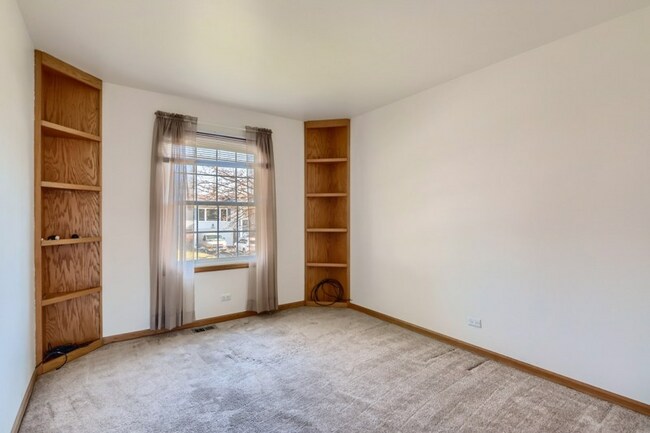 Building Photo - 1045 Brush Hill Ln