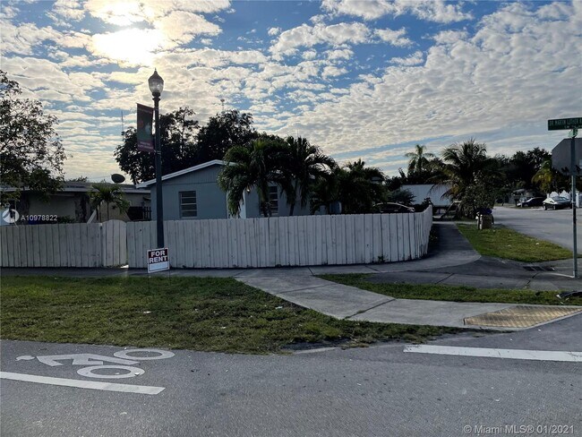 Building Photo - 3700 SW 56th Ave