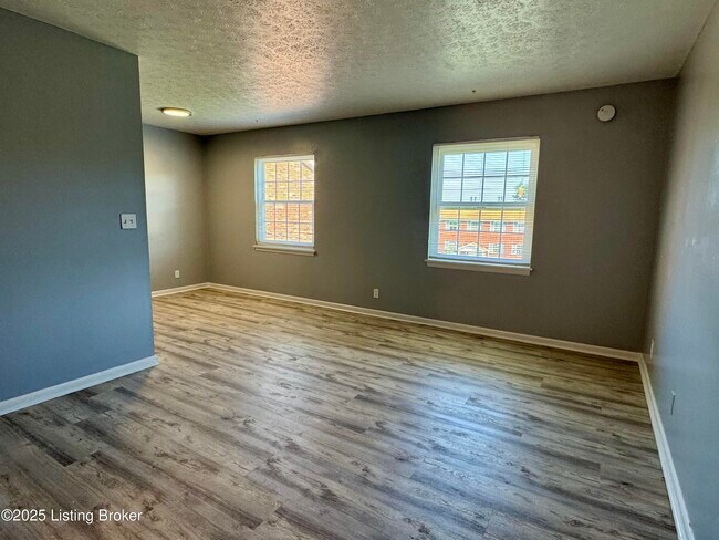 Foto del edificio - 3108 Springfield Dr