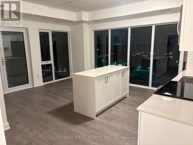 Photo du bâtiment - 705 Davis Dr