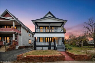 Building Photo - 12001 Oakview Ave