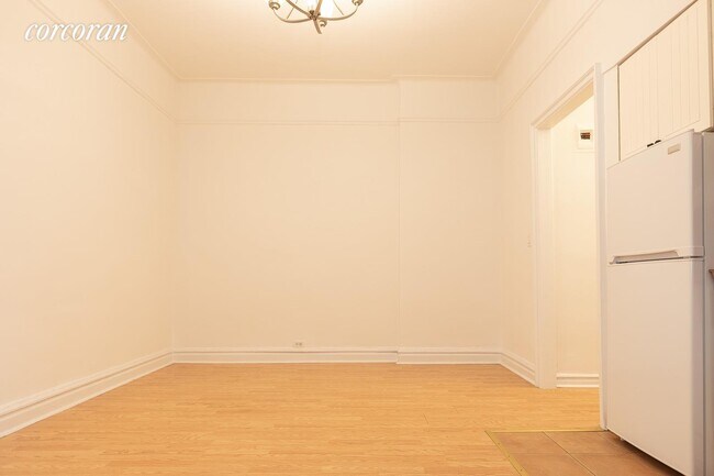 Building Photo - 166 E 92nd St