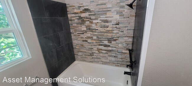 Foto del edificio - 4 br, 1.5 bath House - 4316 N Libby Avenue