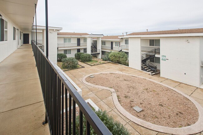 Foto del edificio - 1304 Mckie Dr