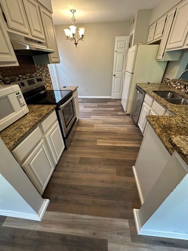 Kitchen - 4621 Hamory Dr