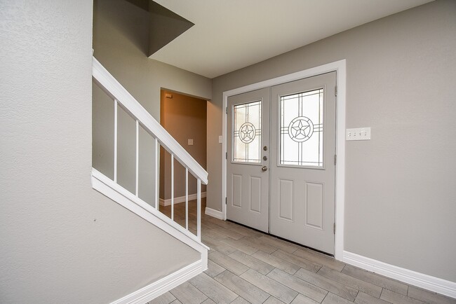 Building Photo - 2110 Hilton Head Dr