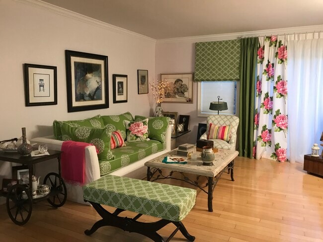 Foto del edificio - 1345 N Fuller Ave