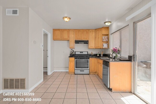Foto del edificio - Walnut 3 Bedroom Townhouse