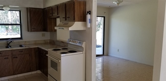 Building Photo - 4210 Flagler Estates Blvd