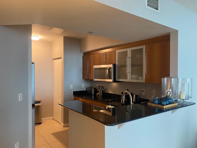 Foto del edificio - 325 S Biscayne Blvd