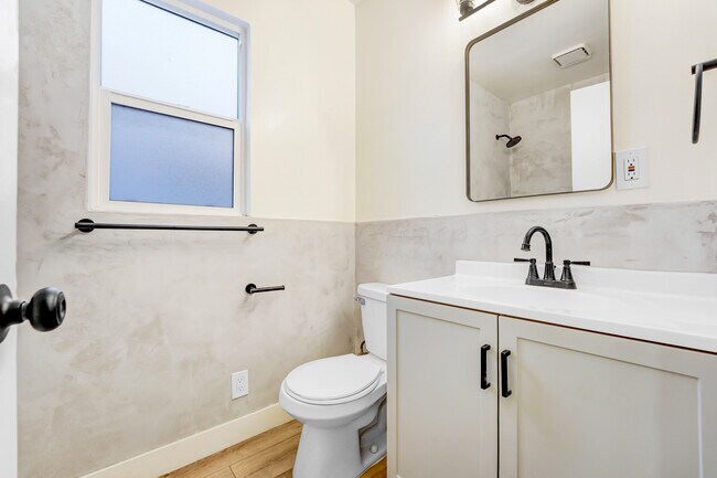 Foto del edificio - 12056 Culver Blvd