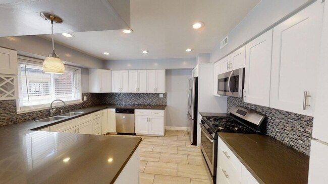 Foto del edificio - Large Bedrooms & Steps from SDSU – Spacious Homes in Prime College Area
