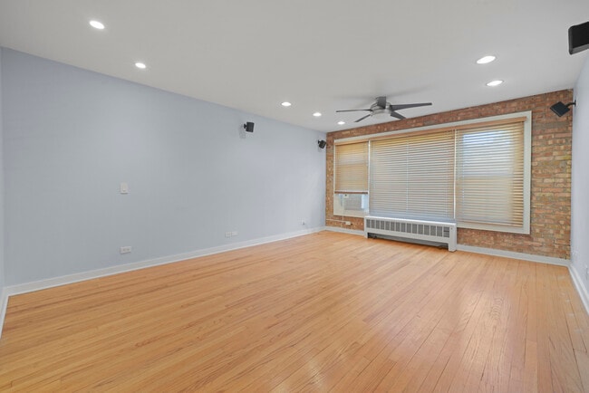 Foto del edificio - 6821 N Northwest Hwy