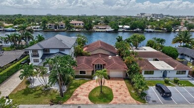Building Photo - 317 S Riverside Dr