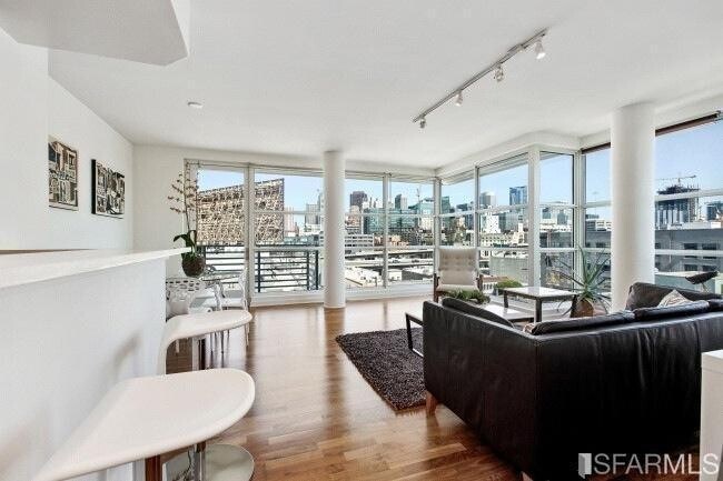 Foto del edificio - 555 4th St