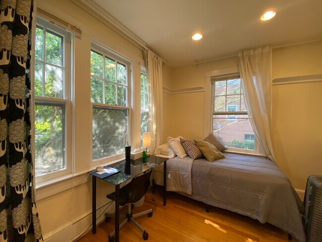Foto del edificio - 5335 42nd Pl NW