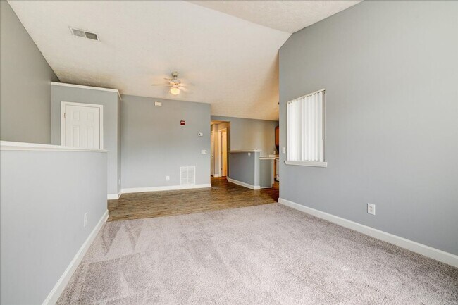 Foto del edificio - **2 bedroom 2 bath $1199/mo***Evansville, IN*** Pet Friendly**Vaulted Ceilings