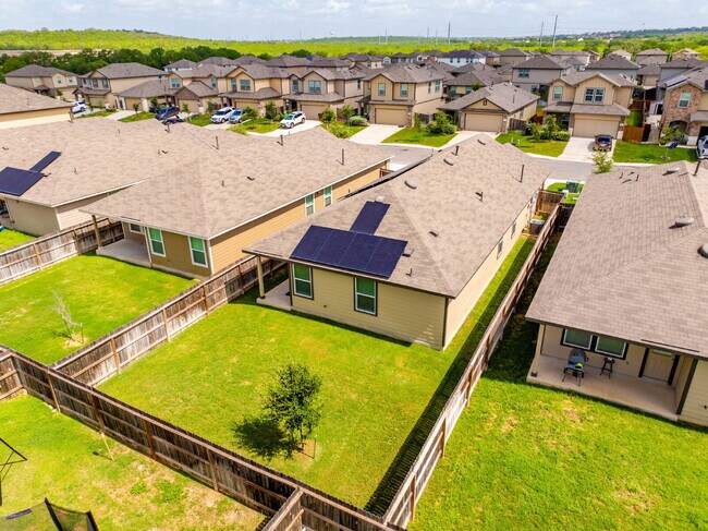 Foto del edificio - 3 Bedroom Rental in Convenient West San An...