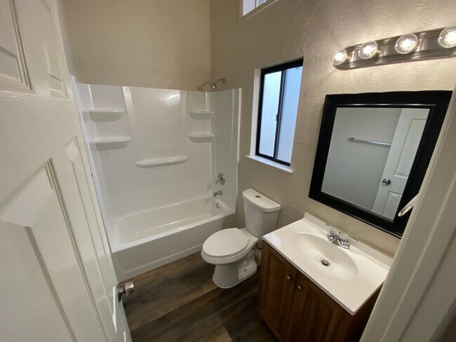 Foto del edificio - Available Soon! Fully Rehab!