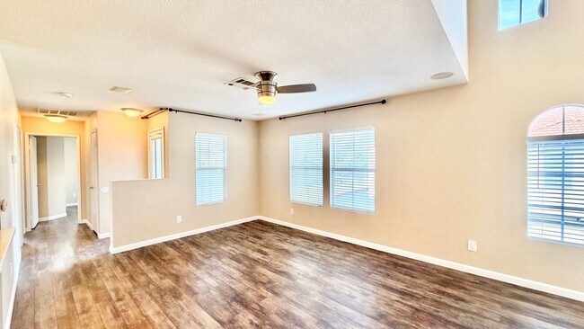 Foto del edificio - Bright & Lovely Two Story Townhome in the VistaMonte at San Luis Rey HOA Community of Oceanside!