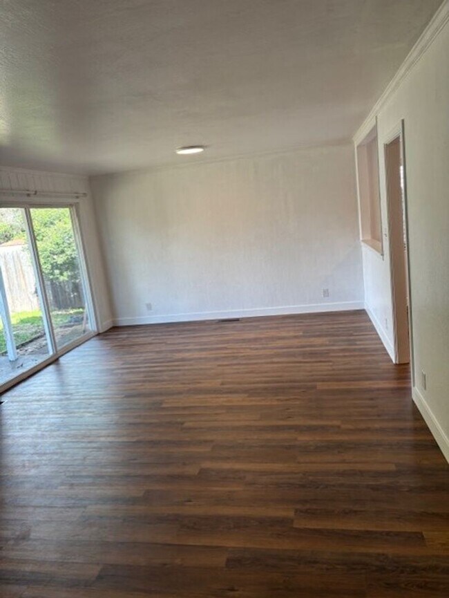 Foto del edificio - 9 Begonia Ln