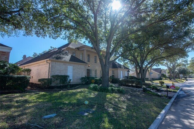 Building Photo - 427 Longview Dr