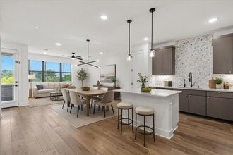 Building Photo - 315 Holton Dr